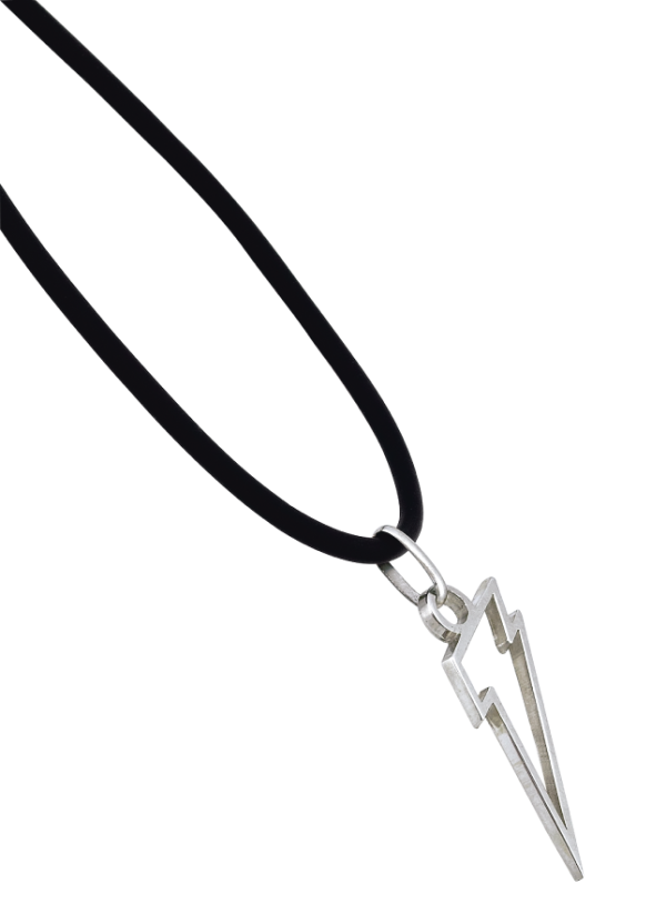 Dije con cadena